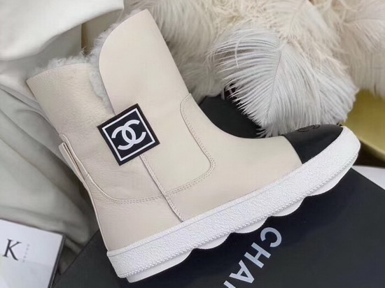 Chanel Snow Boots in Beige Sheepskin