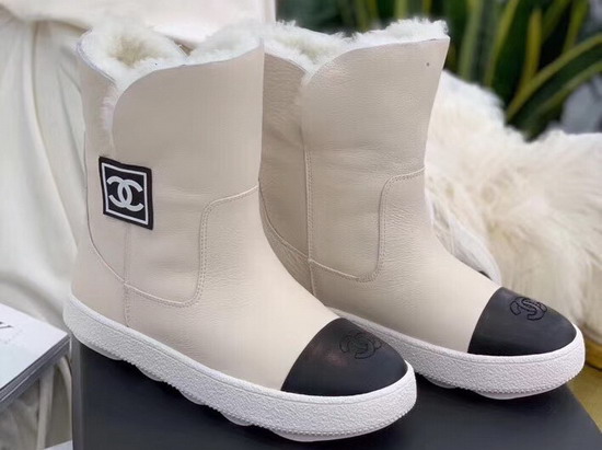 Chanel Snow Boots in Beige Sheepskin