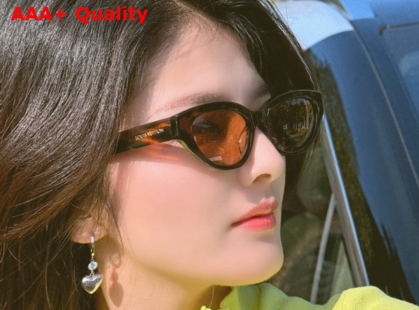 LV Essential Cat Eye Sunglasses in Black Z2481U Replica