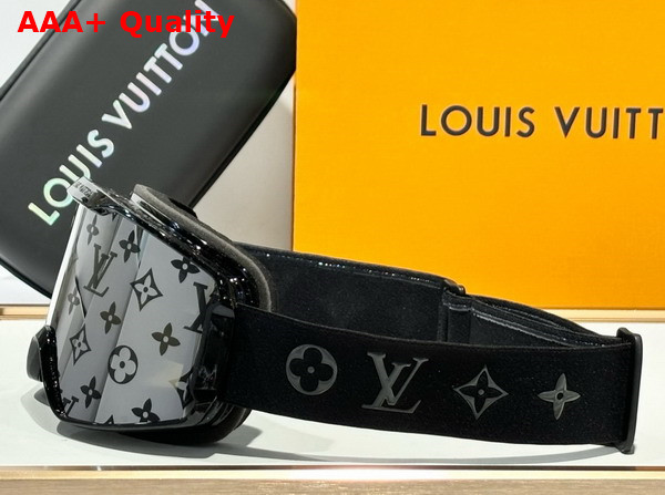 LV Snow Mask in Rose Clair Z2633W Replica