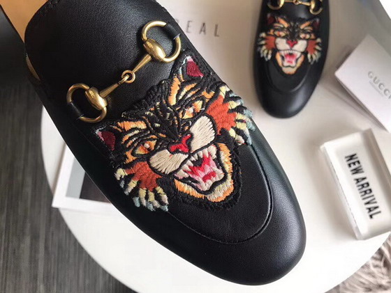 Gucci Princetown Leather Slipper in Black Leather with Embroidered Cat Face