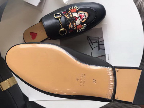 Gucci Princetown Leather Slipper in Black Leather with Embroidered Cat Face