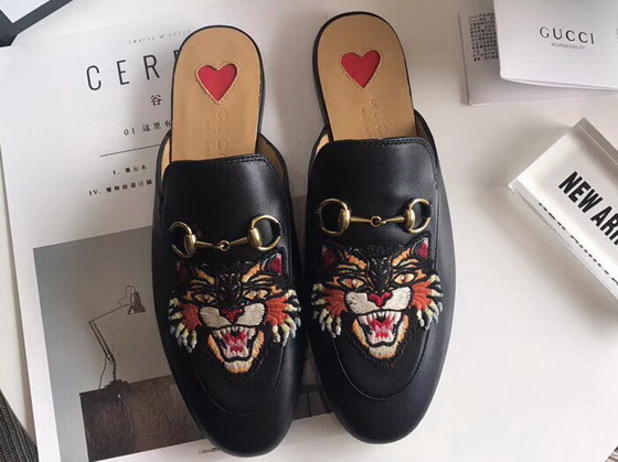 Gucci Princetown Leather Slipper in Black Leather with Embroidered Cat Face