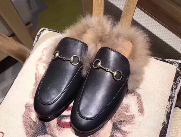 Gucci Princetown Leather Slipper in Black Trimmed with Lamb Fur