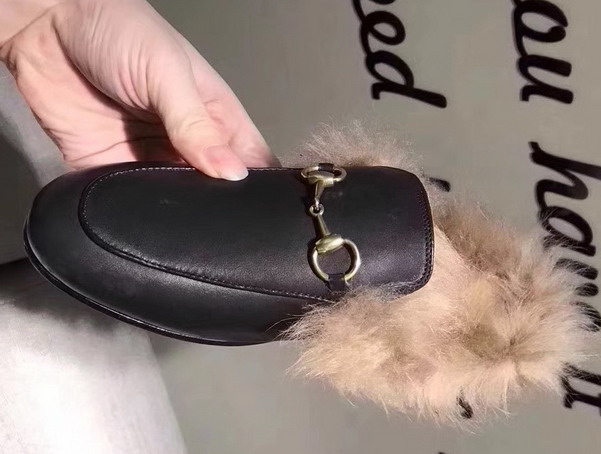 Gucci Princetown Leather Slipper in Black Trimmed with Lamb Fur