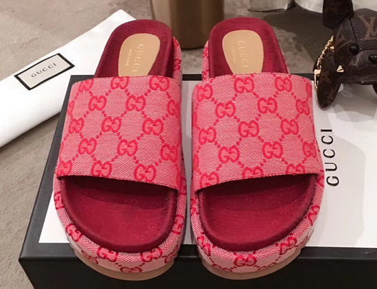 Gucci Womens Original GG Slide Sandal in Red 573018