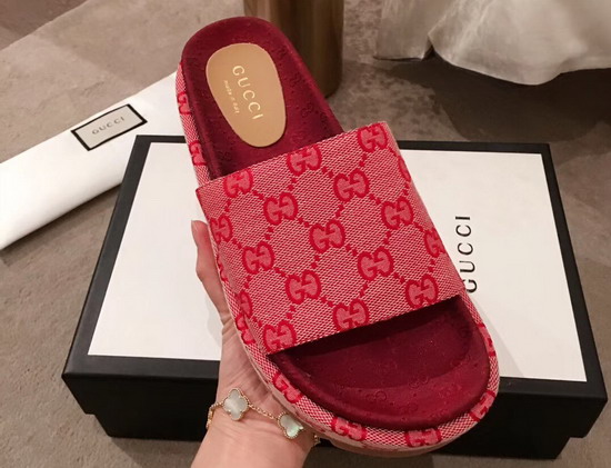 Gucci Womens Original GG Slide Sandal in Red 573018