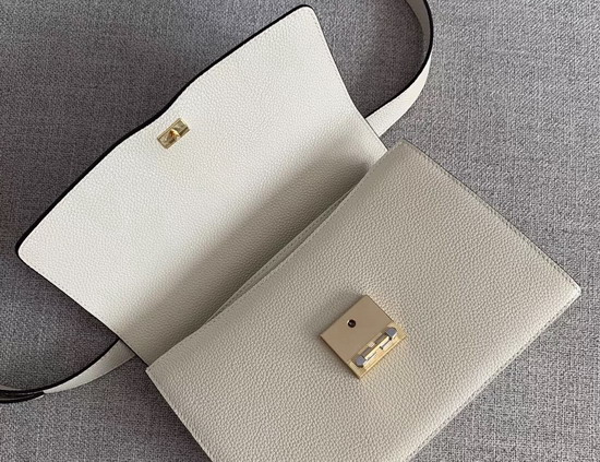 Gucci Zumi Grainy Leather Small Shoulder Bag in White Grainy Leather 576388