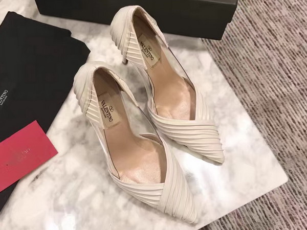 Valentino Garavani Pump in White Draped Goatskin Leather For Sale