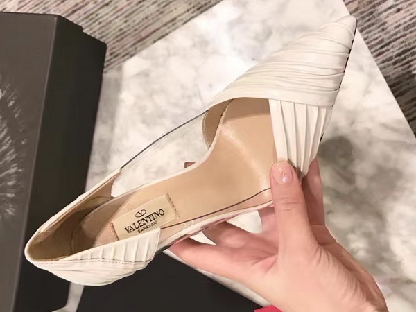 Valentino Garavani Pump in White Draped Goatskin Leather For Sale