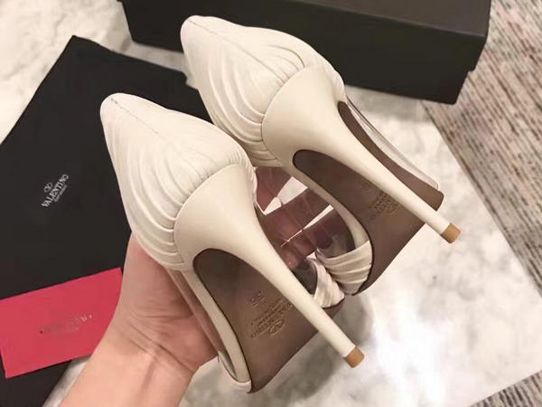 Valentino Garavani Pump in White Draped Goatskin Leather For Sale