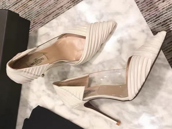 Valentino Garavani Pump in White Draped Goatskin Leather For Sale