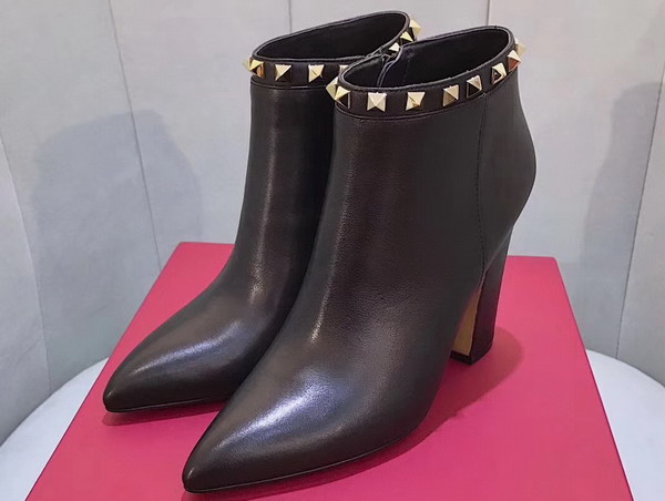 Valentino Garavani Rockstud Ankle Boot in Black Calfskin Leather For Sale