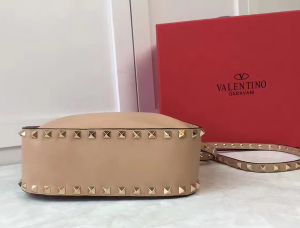 Valentino Garavani Rockstud Bucket Bag in Beige Calfskin For Sale