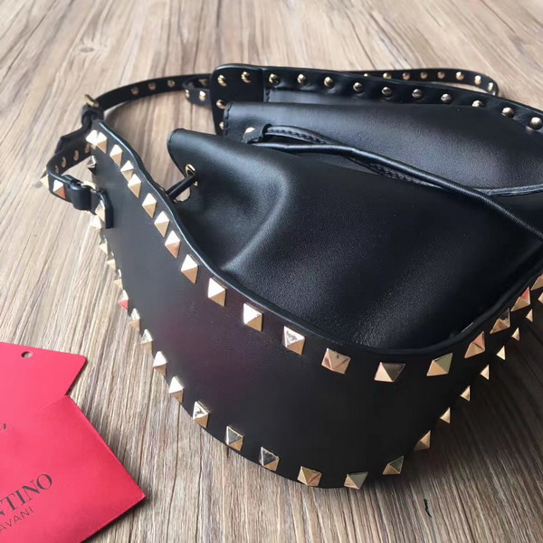 Valentino Garavani Rockstud Bucket Bag in Black Calfskin For Sale