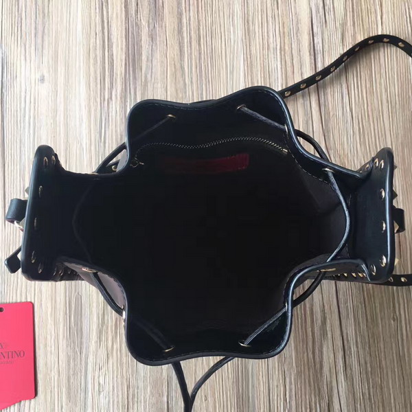 Valentino Garavani Rockstud Bucket Bag in Black Calfskin For Sale