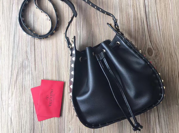 Valentino Garavani Rockstud Bucket Bag in Black Calfskin For Sale