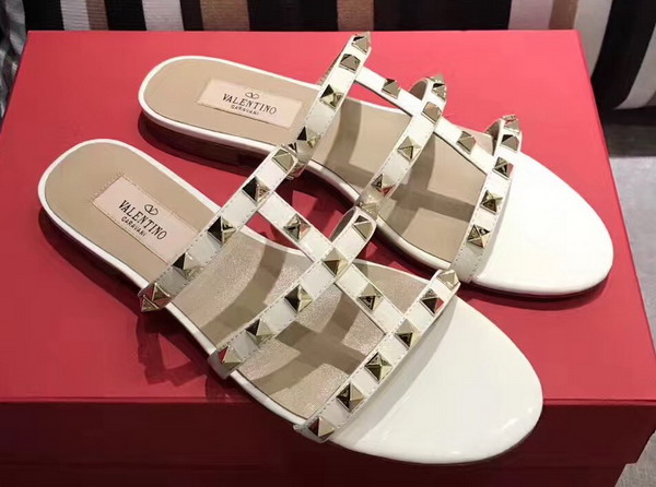 Valentino Garavani Rockstud Calfskin Slide Sandal in Beige with Platinum Finish Studs Heel Height 5mm For Sale