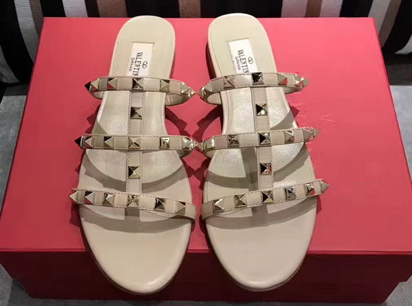 Valentino Garavani Rockstud Calfskin Slide Sandal in Nude with Platinum Finish Studs Heel Height 5mm For Sale