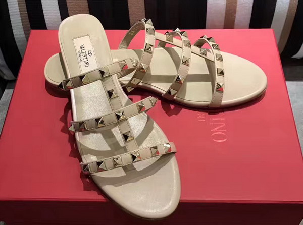 Valentino Garavani Rockstud Calfskin Slide Sandal in Nude with Platinum Finish Studs Heel Height 5mm For Sale