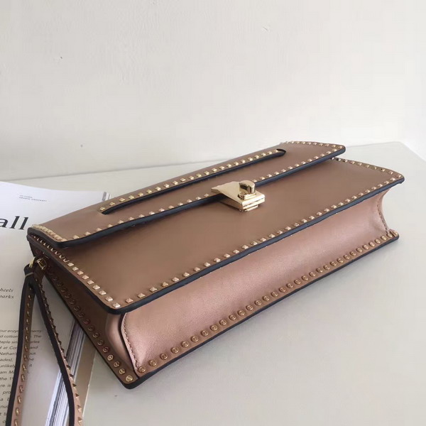 Valentino Garavani Rockstud Clutch in Nude Nappa Leather For Sale