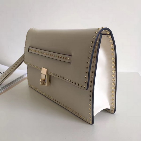 Valentino Garavani Rockstud Clutch in White Nappa Leather For Sale