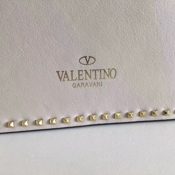 Valentino Garavani Rockstud Clutch in White Nappa Leather For Sale