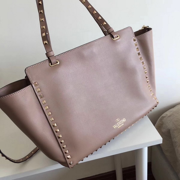 Valentino Garavani Rockstud Medium Trapeze Tote in Nude Smooth Calfskin with Gold Hardwares Replica