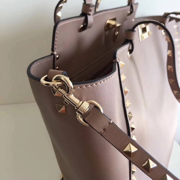 Valentino Garavani Rockstud Medium Trapeze Tote in Nude Smooth Calfskin with Gold Hardwares Replica