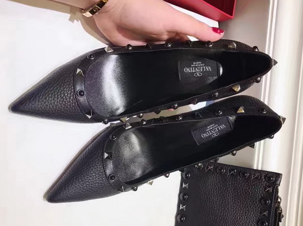 Valentino Garavani Rockstud Rolling Noir Pump in Black Alce Printed Calfskin For Sale