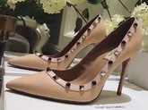 Valentino Garavani Rockstud Rolling Noir Pump in Nude Alce Printed Calfskin For Sale