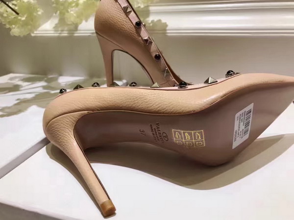 Valentino Garavani Rockstud Rolling Noir Pump in Nude Alce Printed Calfskin For Sale