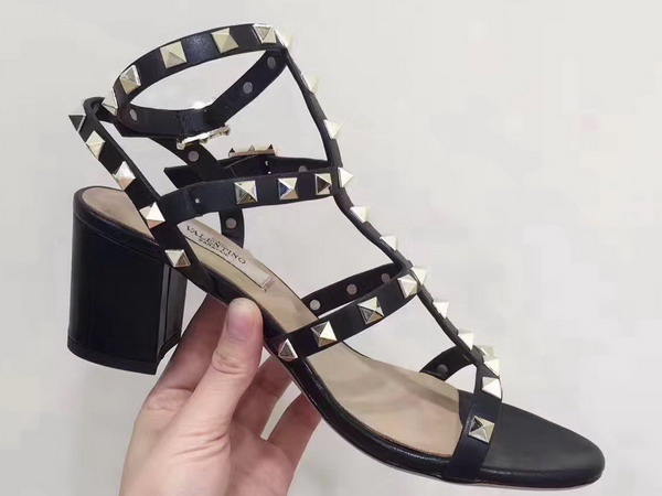 Valentino Garavani Rockstud Sandal in Black Calfskin Leather For Sale