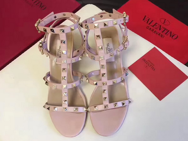 Valentino Garavani Rockstud Sandal in Pink Calfskin Leather For Sale