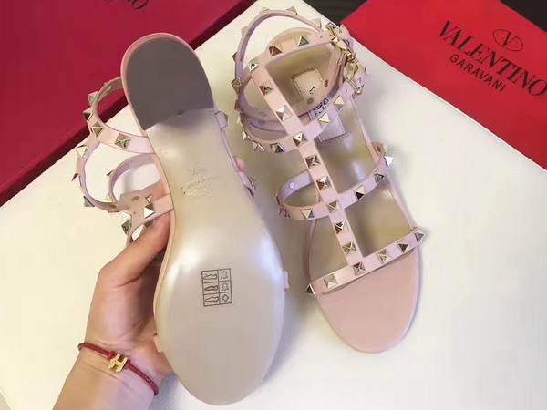 Valentino Garavani Rockstud Sandal in Pink Calfskin Leather For Sale