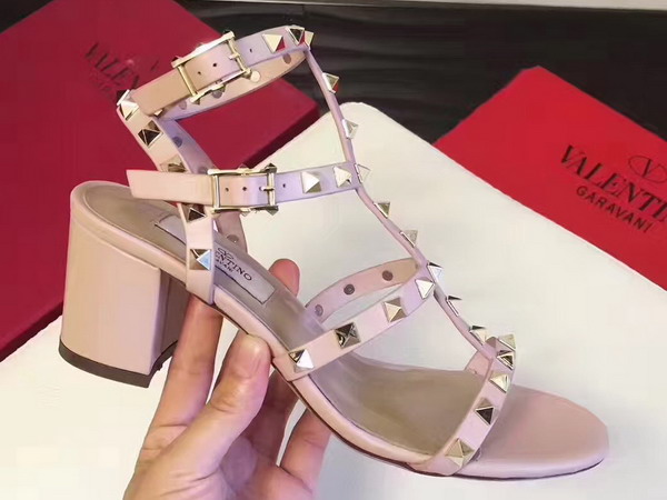 Valentino Garavani Rockstud Sandal in Pink Calfskin Leather For Sale