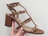 Valentino Garavani Rockstud Sandal in Tan Calfskin Leather For Sale