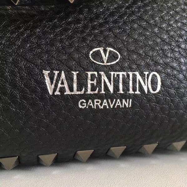 Valentino Garavani Rockstud Small Tote in Black Pebble Grain Calfskin Gun Metal For Sale