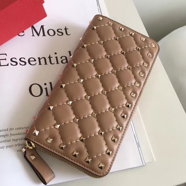 Valentino Garavani Rockstud Spike Zip Continental Wallet in Poudre Soft Lambskin Leather For Sale