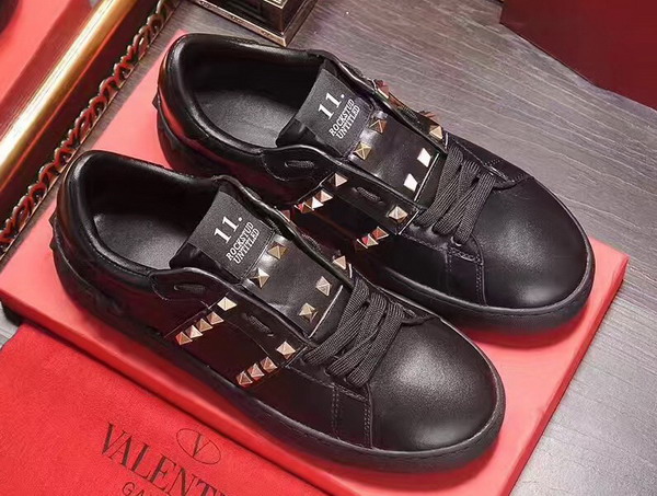 Valentino Garavani Rockstud Untitled Sneaker in Black Calfskin Leather For Sale