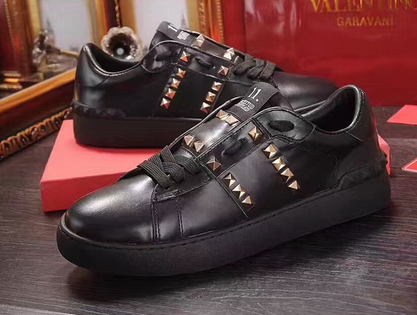 Valentino Garavani Rockstud Untitled Sneaker in Black Calfskin Leather For Sale