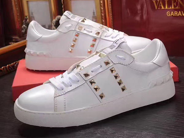 Valentino Garavani Rockstud Untitled Sneaker in White Calfskin Leather For Sale