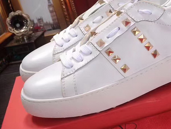 Valentino Garavani Rockstud Untitled Sneaker in White Calfskin Leather For Sale