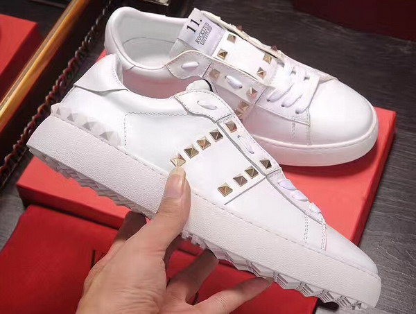 Valentino Garavani Rockstud Untitled Sneaker in White Calfskin Leather For Sale