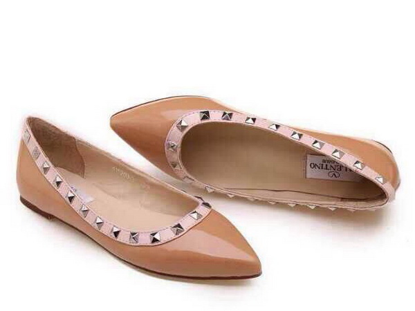 Valentino Garavani Rockstud ballerina in tan patent leather and nappa leather for Sale