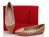 Valentino Garavani Rockstud ballerina in tan patent leather and nappa leather for Sale