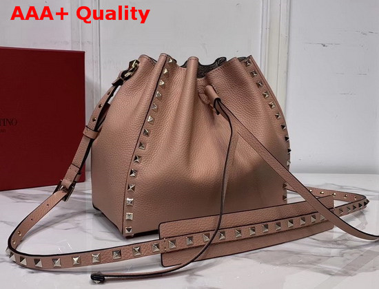 Valentino Garavani Small Rockstud Grainy Calfskin Bucket Bag in Poudre Replica