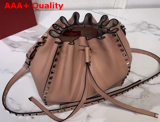 Valentino Garavani Small Rockstud Grainy Calfskin Bucket Bag in Poudre Replica