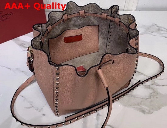 Valentino Garavani Small Rockstud Grainy Calfskin Bucket Bag in Poudre Replica