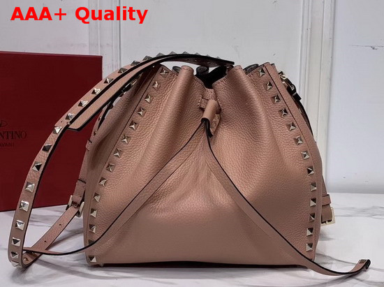 Valentino Garavani Small Rockstud Grainy Calfskin Bucket Bag in Poudre Replica